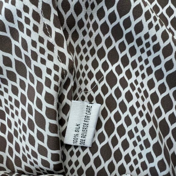 Talbots 100 % Silk Geometric Button-Down Shirt - Size 10 - Picture 5 of 7